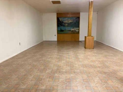 715 64 Avenue Nw, Calgary, AB - Indoor Photo Showing Other Room