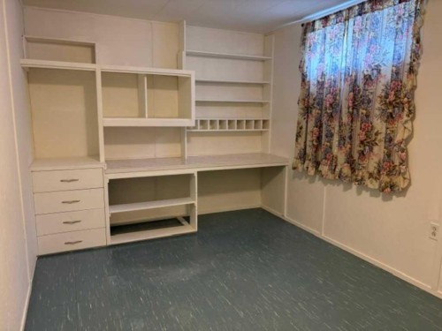 715 64 Avenue Nw, Calgary, AB - Indoor With Storage