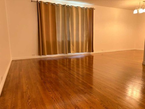 715 64 Avenue Nw, Calgary, AB - Indoor Photo Showing Other Room