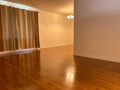 715 64 Avenue Nw, Calgary, AB - Indoor Photo Showing Other Room