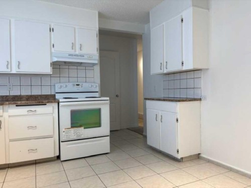 715 64 Avenue Nw, Calgary, AB - Indoor Photo Showing Kitchen
