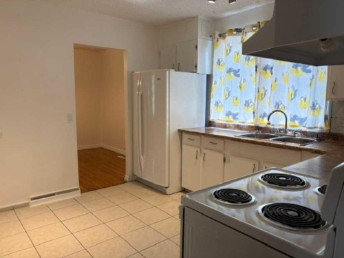715 64 Avenue Nw, Calgary, AB - Indoor Photo Showing Kitchen With Double Sink