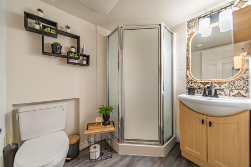 2 Elk Avenue, Okotoks, AB - Indoor Photo Showing Bathroom