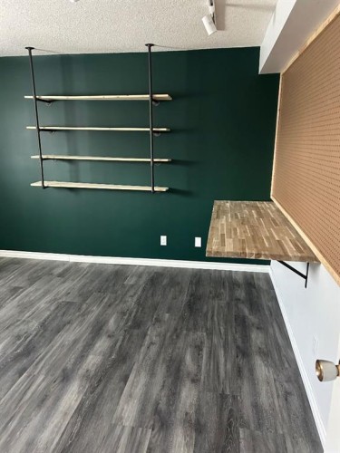 2 Elk Avenue, Okotoks, AB - Indoor Photo Showing Other Room