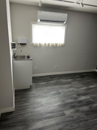2 Elk Avenue, Okotoks, AB - Indoor Photo Showing Other Room