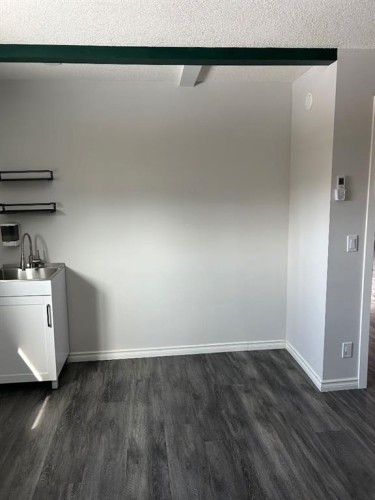 2 Elk Avenue, Okotoks, AB - Indoor Photo Showing Other Room