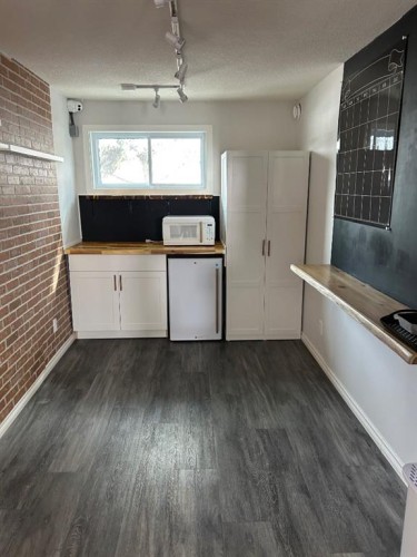 2 Elk Avenue, Okotoks, AB - Indoor