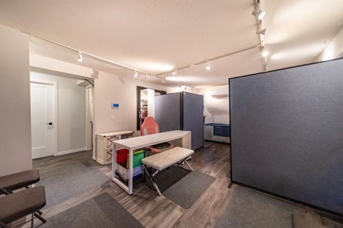 2 Elk Avenue, Okotoks, AB - Indoor Photo Showing Other Room