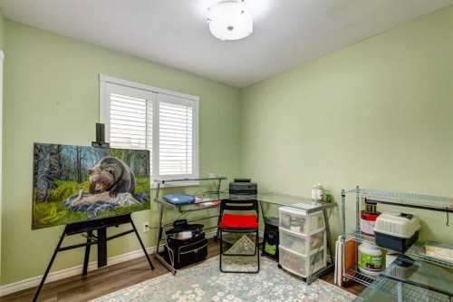 158 Somerset Close Sw, Calgary, AB - Indoor Photo Showing Other Room