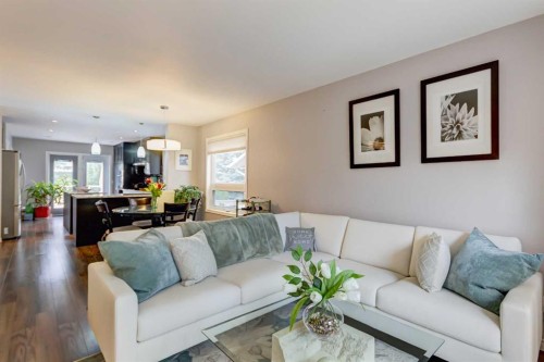 158 Somerset Close Sw, Calgary, AB - Indoor Photo Showing Living Room