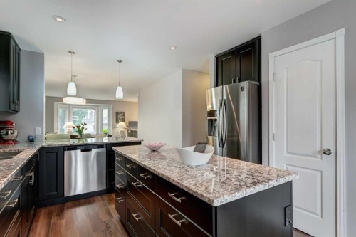 158 Somerset Close Sw, Calgary, AB - Indoor Photo Showing Kitchen With Upgraded Kitchen
