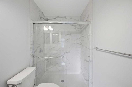 156 Seton Villas Se, Calgary, AB - Indoor Photo Showing Bathroom