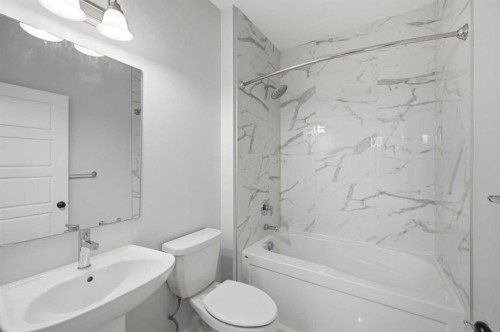 156 Seton Villas Se, Calgary, AB - Indoor Photo Showing Bathroom