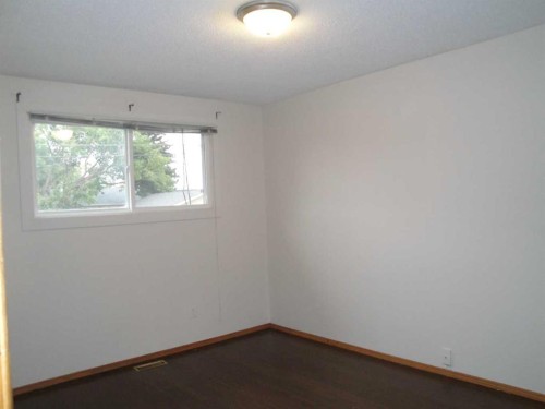 31 Huntford Road Ne, Calgary, AB - Indoor Photo Showing Other Room