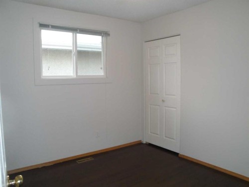 31 Huntford Road Ne, Calgary, AB - Indoor Photo Showing Other Room