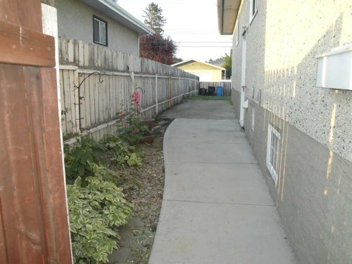 31 Huntford Road Ne, Calgary, AB - Outdoor With Exterior