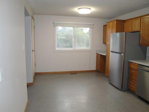 31 Huntford Road Ne, Calgary, AB - Indoor Photo Showing Kitchen