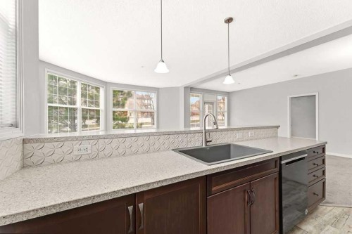 137-1 Crystal Green Lane, Okotoks, AB - Indoor Photo Showing Kitchen