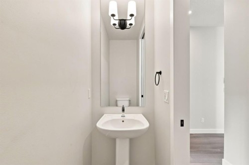 40 Fieldstone Close, Balzac, AB - Indoor Photo Showing Bathroom