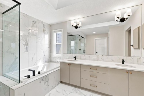 40 Fieldstone Close, Balzac, AB - Indoor Photo Showing Bathroom