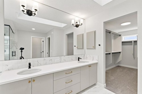 40 Fieldstone Close, Balzac, AB - Indoor Photo Showing Bathroom