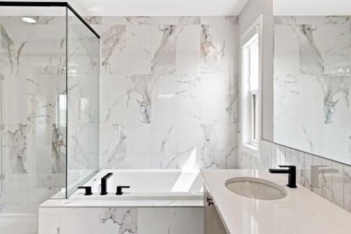 40 Fieldstone Close, Balzac, AB - Indoor Photo Showing Bathroom