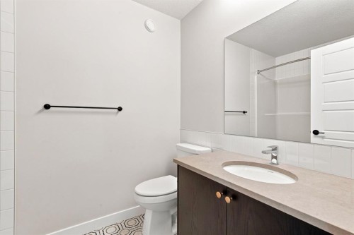 40 Fieldstone Close, Balzac, AB - Indoor Photo Showing Bathroom