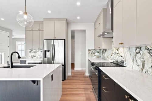 40 Fieldstone Close, Balzac, AB - Indoor Photo Showing Kitchen With Upgraded Kitchen