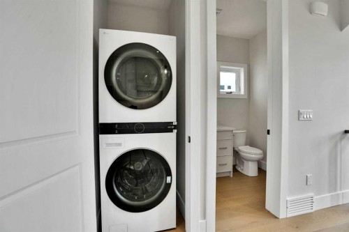 35 Cottageclub Lane, Rural Rocky View County, AB - Indoor Photo Showing Laundry Room
