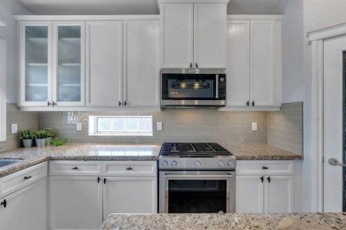 134 Channelside Cove Sw, Airdrie, AB - Indoor Photo Showing Kitchen