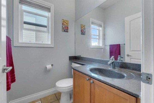 134 Channelside Cove Sw, Airdrie, AB - Indoor Photo Showing Bathroom