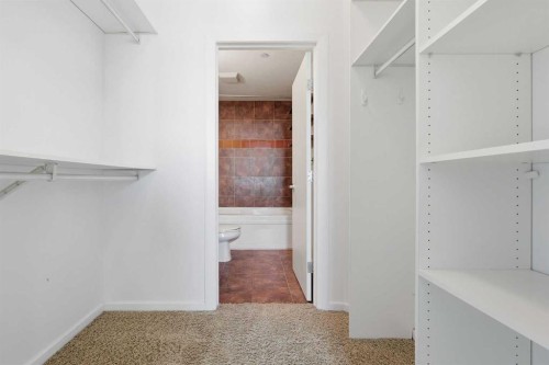 1505-1410 1 Street Se, Calgary, AB - Indoor With Storage