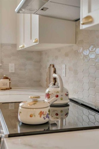 78 Scimitar View Nw, Calgary, AB - Indoor Photo Showing Kitchen