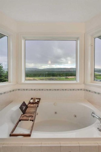 78 Scimitar View Nw, Calgary, AB - Indoor Photo Showing Bathroom