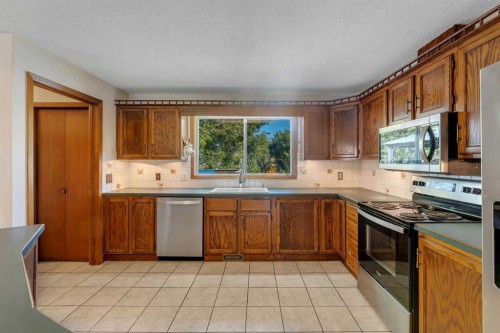 36 Mckerrell Court Se, Calgary, AB - Indoor Photo Showing Kitchen