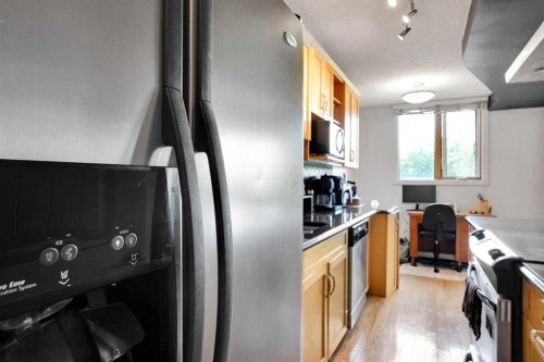 302-1225 15 Avenue Sw, Calgary, AB - Indoor Photo Showing Kitchen