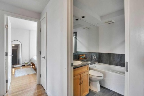 302-1225 15 Avenue Sw, Calgary, AB - Indoor Photo Showing Bathroom