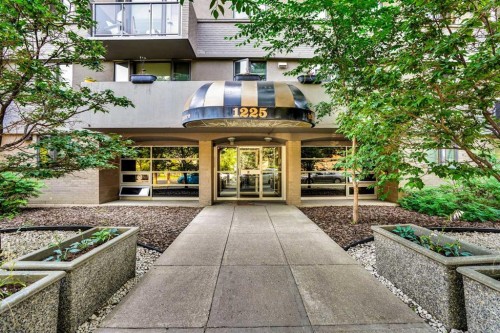 302-1225 15 Avenue Sw, Calgary, AB - Outdoor
