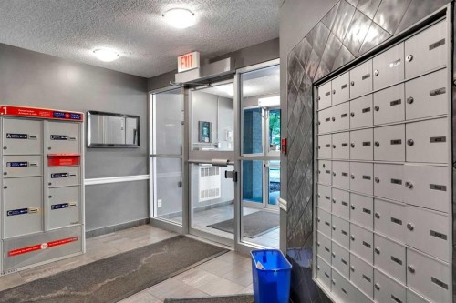 302-1225 15 Avenue Sw, Calgary, AB - Indoor Photo Showing Other Room