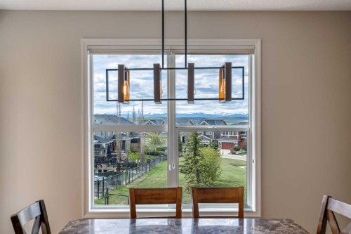 128 Sunset Park, Cochrane, AB - Indoor Photo Showing Dining Room