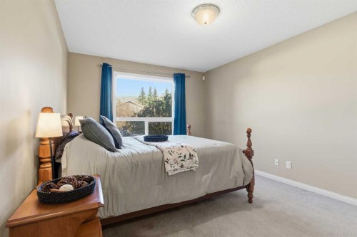 103-128 Centre Avenue, Cochrane, AB - Indoor Photo Showing Bedroom