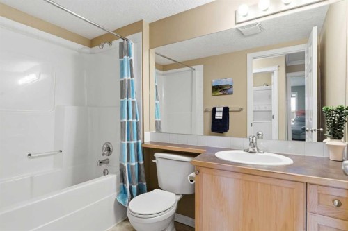 103-128 Centre Avenue, Cochrane, AB - Indoor Photo Showing Bathroom