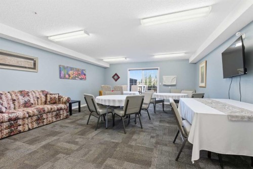 103-128 Centre Avenue, Cochrane, AB - Indoor Photo Showing Dining Room
