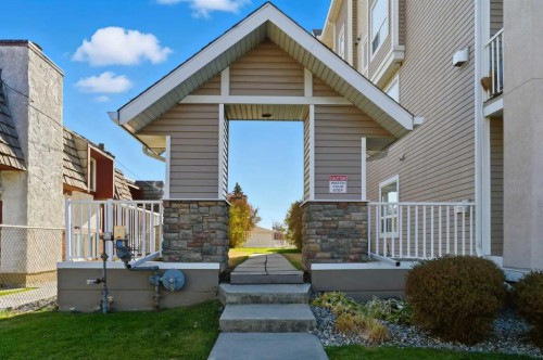 103-128 Centre Avenue, Cochrane, AB - Outdoor