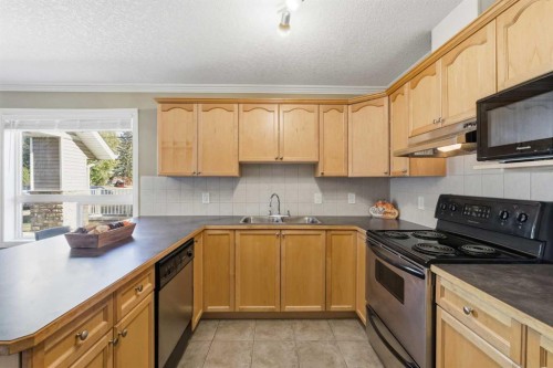 103-128 Centre Avenue, Cochrane, AB - Indoor Photo Showing Kitchen With Double Sink