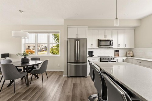 40 Magnolia Parade Se, Calgary, AB - Indoor