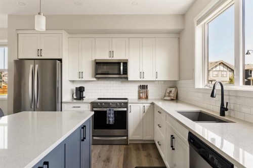 40 Magnolia Parade Se, Calgary, AB - Indoor Photo Showing Kitchen With Upgraded Kitchen