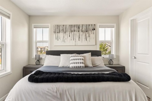40 Magnolia Parade Se, Calgary, AB - Indoor Photo Showing Bedroom