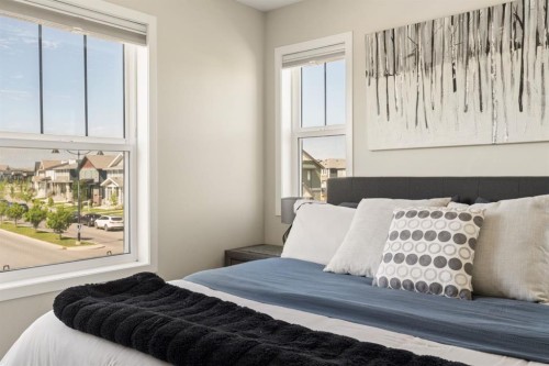 40 Magnolia Parade Se, Calgary, AB - Indoor Photo Showing Bedroom