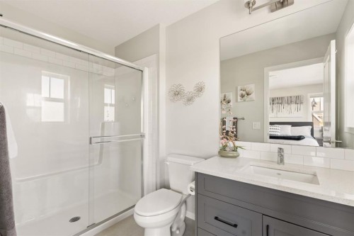 40 Magnolia Parade Se, Calgary, AB - Indoor Photo Showing Bathroom